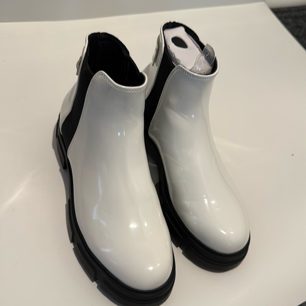 New white Aldo Julika boots